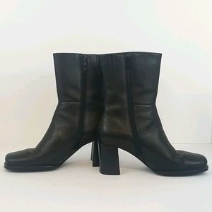 Naturalizer/ suburb black leather